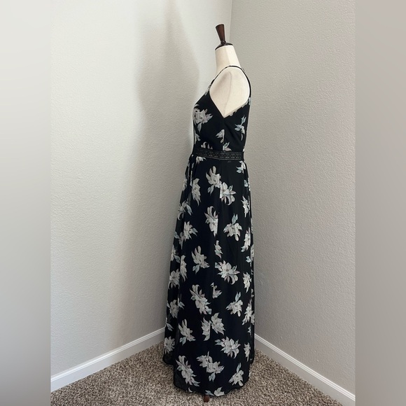 DB STUDIO Printed Chiffon Halter A-Line with Illusion Detail - Picture 4 of 8